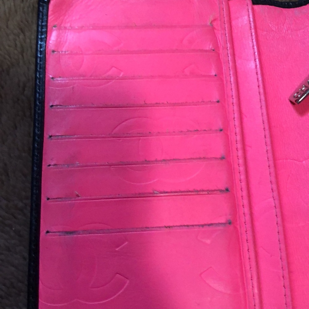 Chanel Black Quilted Wallet - Discolouration , major dirt areas inside AS IS - Picture 16 of 16